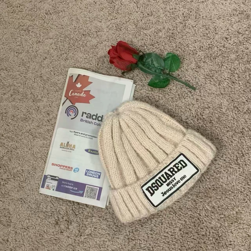DSQUARED2 Beige Ribbed Beanie Pre-Owned Excellent Condition